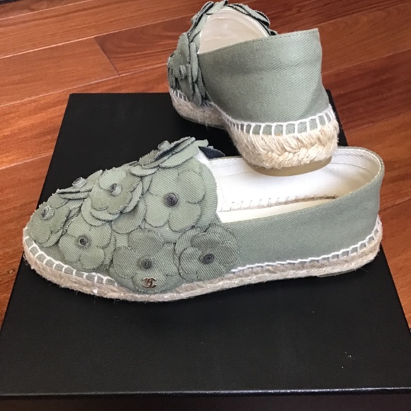 Chanel Green Classic Cc Camelia Flower Slip on Espadrilles Flats - Picture 5 of 9